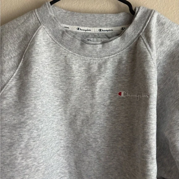 Champion Women’s Campus Fleece Cropped Crew Sweatshirt - Picture 1 of 10